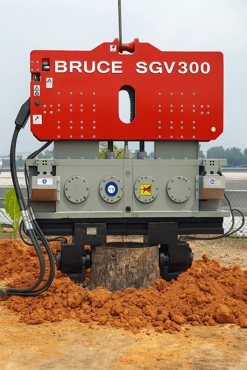 BRUCE hydraulic vibratory hammer driving sheet piles at urban construction site