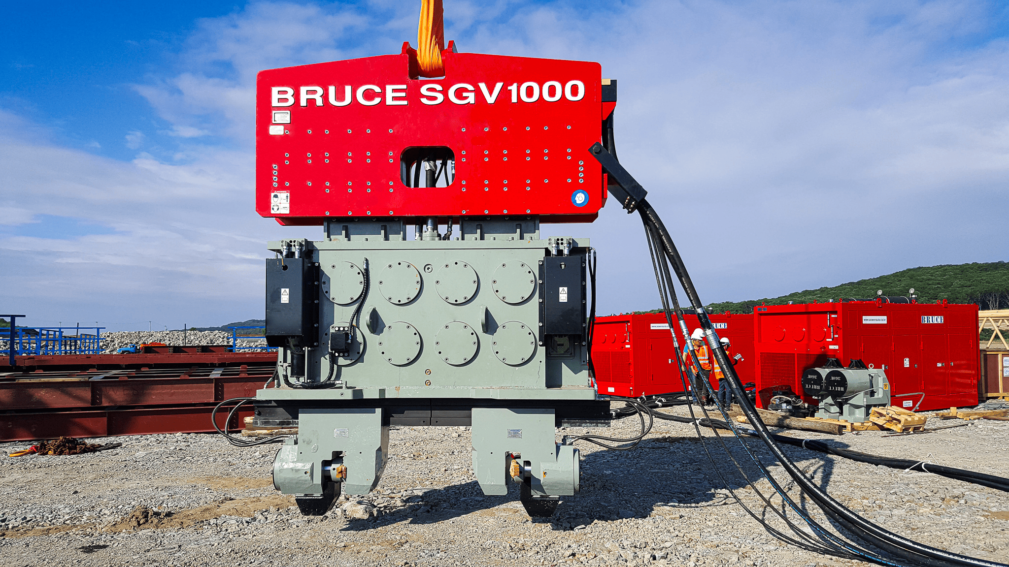 vibro-hammer-driving-sheet-piles-in-urban-construction