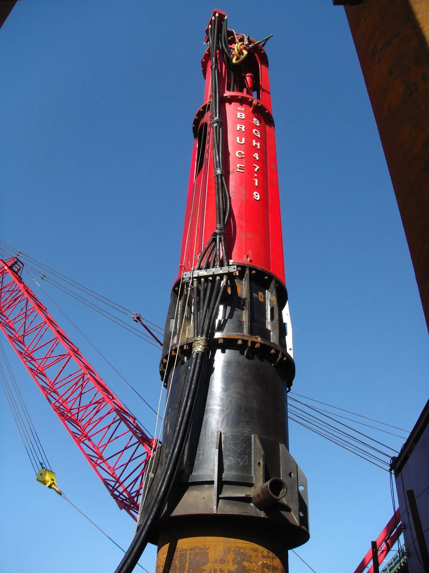 bruce-hydraulic-impact-pile-hammer-driving-steel-sheet-piles